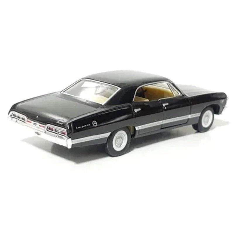 Impala 67 Carro de Miniatura Colecionável - Cor Preto